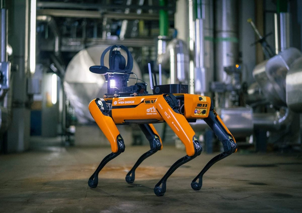 Quadruped patrol robot